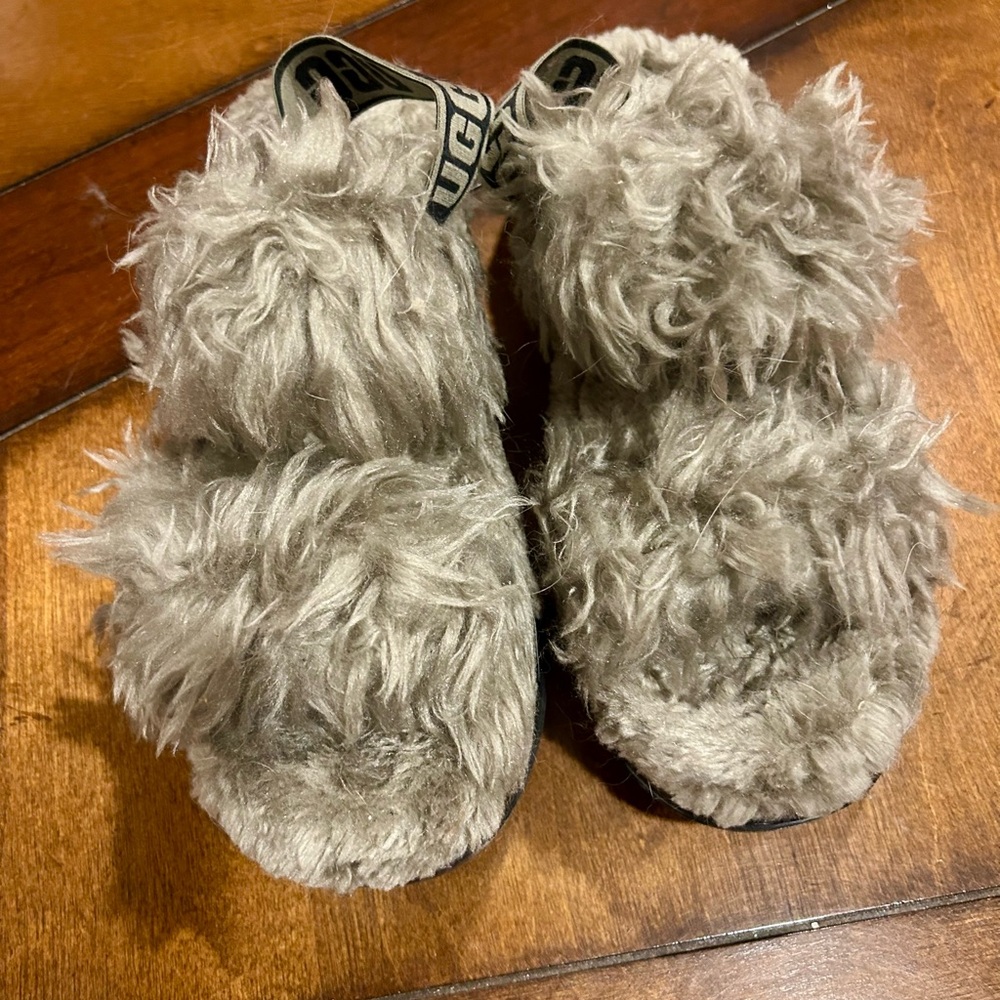 UGG FLUFF SUGAR BURNT OLIVE FAUX FUR SLIDE SLIPPERS SANDALS US 7 WOMEN like new